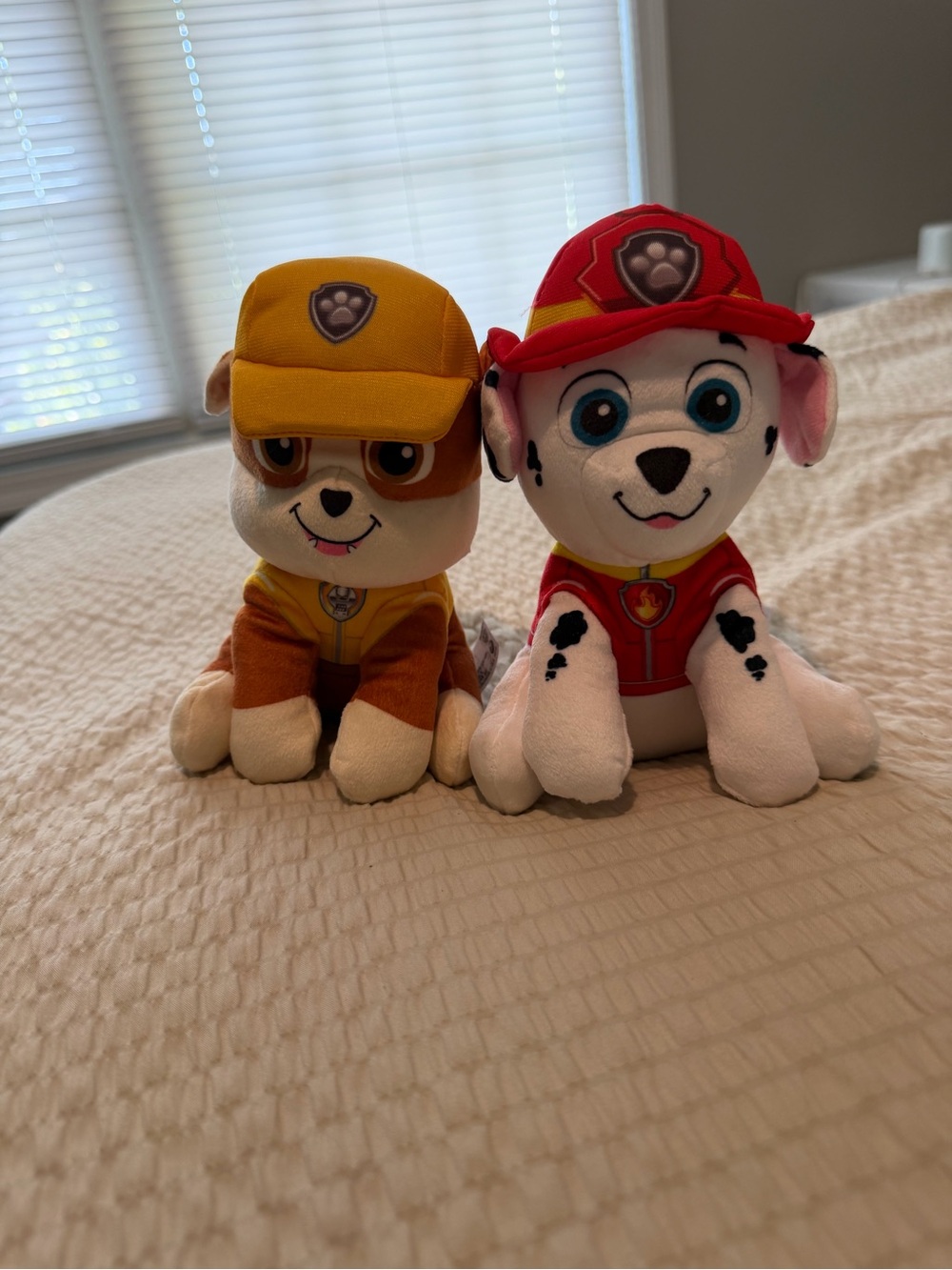 Paw Patrol Plush Pals - Yellow & Red Rescue Puppies